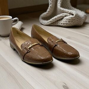 EUC Liz Claiborne Brown Croc Print Loafers w/ Gold Accents Women's Size 10M